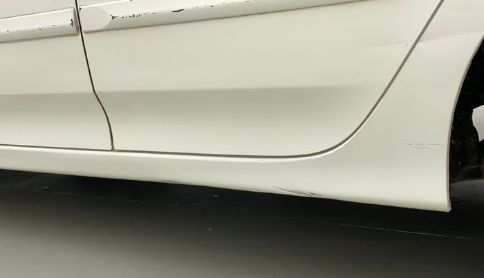 2010 Honda City 1.5L I-VTEC V EXCLUSIVE, Petrol, Manual, 1,01,161 km, Left running board - Minor scratches