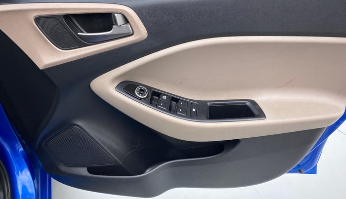 2017 Hyundai Elite i20 Magna Executive 1.2, Petrol, Manual, 19,911 km, Driver Side Door Panels Control