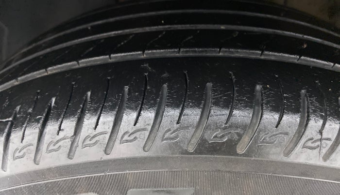 2019 Hyundai VENUE SX(O) CRDi, Diesel, Manual, 30,521 km, Left Front Tyre Tread