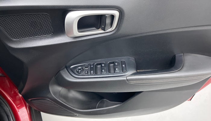 2019 Hyundai VENUE SX(O) CRDi, Diesel, Manual, 30,521 km, Driver Side Door Panels Control