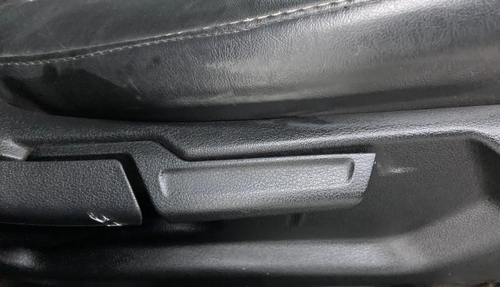 2019 Hyundai VENUE SX(O) CRDi, Diesel, Manual, 30,521 km, Driver Side Adjustment Panel