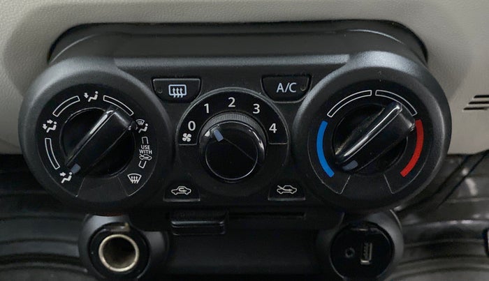 2017 Maruti IGNIS ZETA 1.2 AMT DUAL TONE, CNG, Automatic, 88,343 km, AC Unit - Directional switch has minor damage