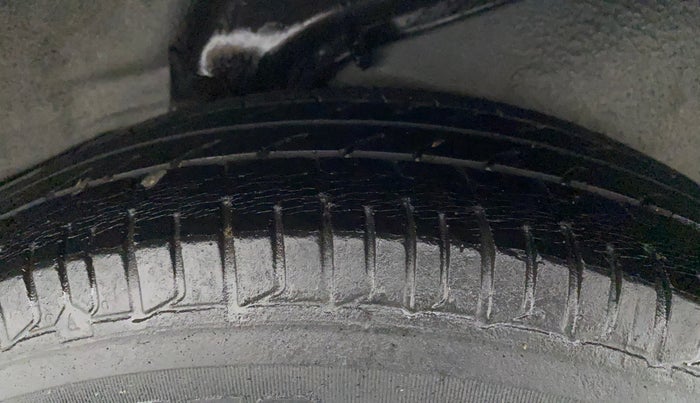 2015 Hyundai i10 SPORTZ 1.1, Petrol, Manual, 42,579 km, Left Rear Tyre Tread