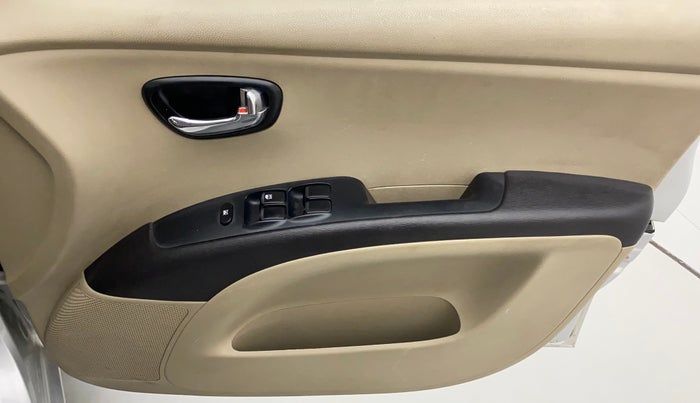 2015 Hyundai i10 SPORTZ 1.1, Petrol, Manual, 42,579 km, Driver Side Door Panels Control