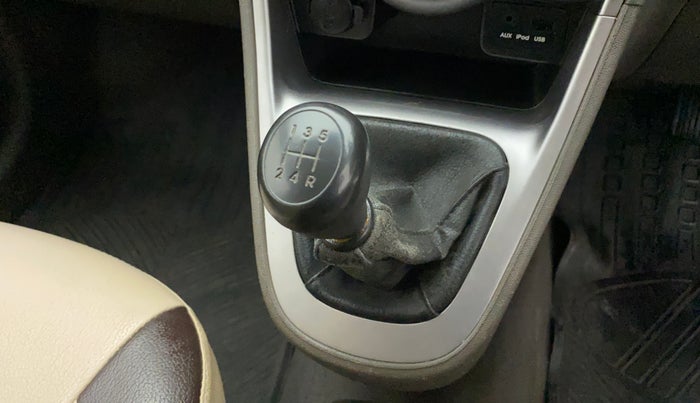 2015 Hyundai i10 SPORTZ 1.1, Petrol, Manual, 42,579 km, Gear lever - Boot cover slightly torn