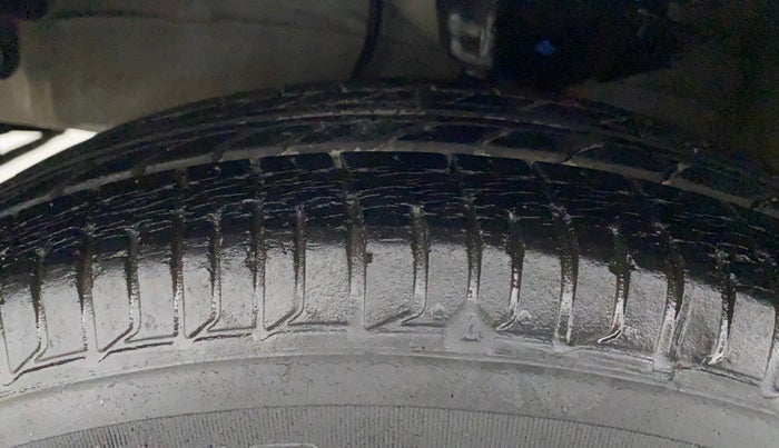 2015 Hyundai i10 SPORTZ 1.1, Petrol, Manual, 42,579 km, Left Front Tyre Tread