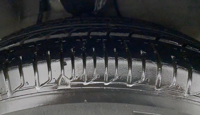 2015 Hyundai i10 SPORTZ 1.1, Petrol, Manual, 42,579 km, Right Front Tyre Tread
