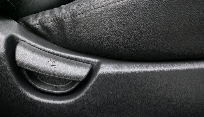 2017 Hyundai Grand i10 SPORTZ 1.2 KAPPA VTVT, Petrol, Manual, 40,988 km, Driver Side Adjustment Panel
