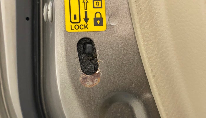 2016 Maruti Swift Dzire ZDI, Diesel, Manual, 57,442 km, Rear left door - Slight discoloration