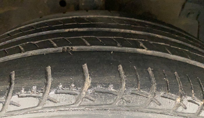 2016 Maruti Swift Dzire ZDI, Diesel, Manual, 57,442 km, Right Front Tyre Tread