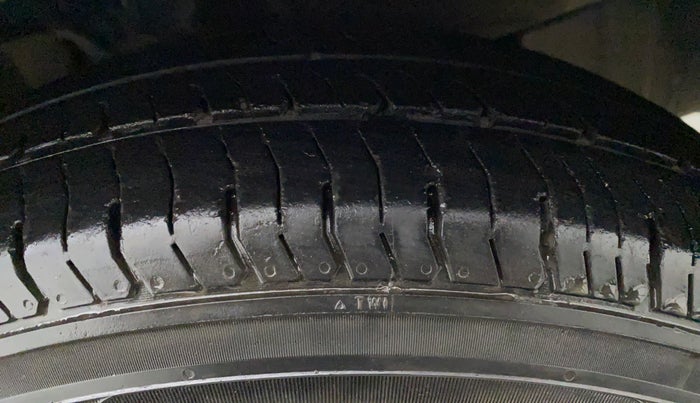 2014 Hyundai i10 SPORTZ 1.1 IRDE2, Petrol, Manual, 75,152 km, Left Front Tyre Tread
