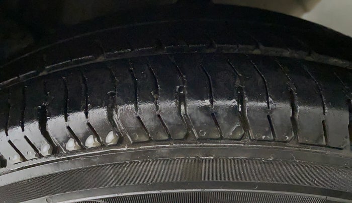 2014 Hyundai i10 SPORTZ 1.1 IRDE2, Petrol, Manual, 75,152 km, Left Rear Tyre Tread