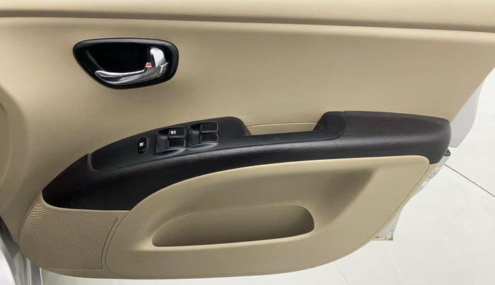 2014 Hyundai i10 SPORTZ 1.1 IRDE2, Petrol, Manual, 75,152 km, Driver Side Door Panels Control