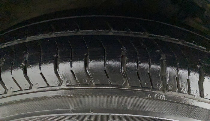 2014 Hyundai i10 SPORTZ 1.1 IRDE2, Petrol, Manual, 75,152 km, Right Rear Tyre Tread