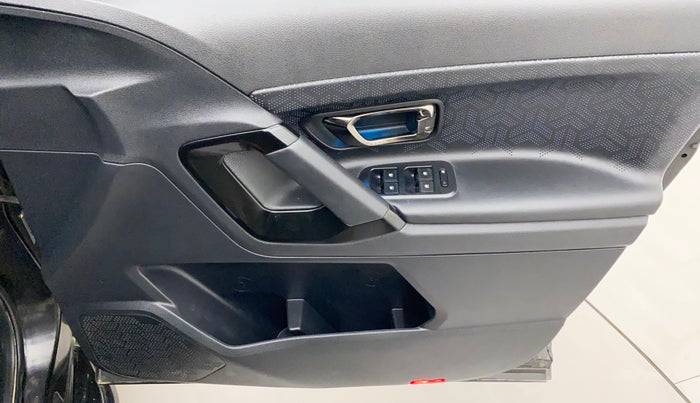 2022 Tata Safari XZA PLUS DARK EDITION, Diesel, Automatic, 31,676 km, Driver Side Door Panels Control
