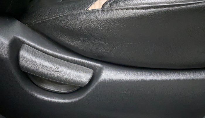 2017 Hyundai Grand i10 SPORTZ 1.2 KAPPA VTVT, CNG, Manual, 80,739 km, Driver Side Adjustment Panel