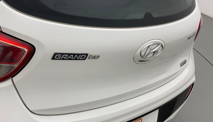2017 Hyundai Grand i10 SPORTZ 1.2 KAPPA VTVT, CNG, Manual, 80,739 km, Dicky (Boot door) - Slightly dented