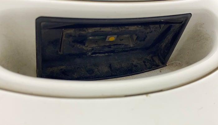 2017 Hyundai Grand i10 SPORTZ 1.2 KAPPA VTVT, CNG, Manual, 80,739 km, Dicky (Boot door) - Handle has minor damage
