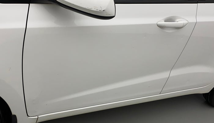 2017 Hyundai Grand i10 SPORTZ 1.2 KAPPA VTVT, CNG, Manual, 80,739 km, Front passenger door - Minor scratches