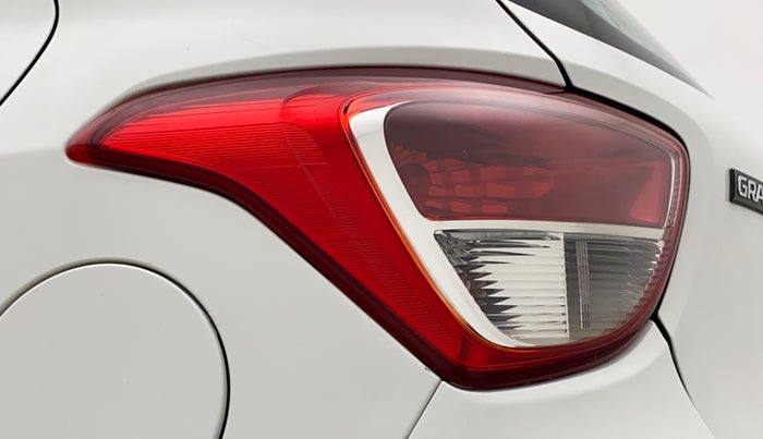 2017 Hyundai Grand i10 SPORTZ 1.2 KAPPA VTVT, CNG, Manual, 80,739 km, Left tail light - Minor scratches