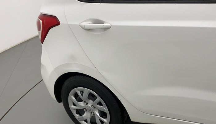 2017 Hyundai Grand i10 SPORTZ 1.2 KAPPA VTVT, CNG, Manual, 80,739 km, Right quarter panel - Slightly dented