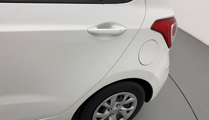 2017 Hyundai Grand i10 SPORTZ 1.2 KAPPA VTVT, CNG, Manual, 80,739 km, Left quarter panel - Slightly dented
