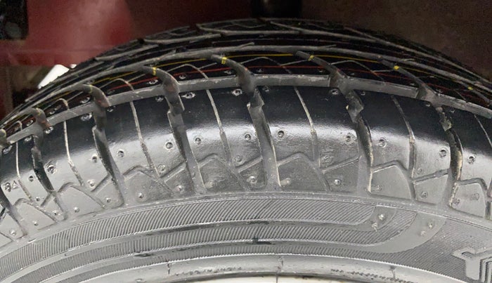 2014 Hyundai Eon ERA PLUS, Petrol, Manual, 8,783 km, Left Front Tyre Tread
