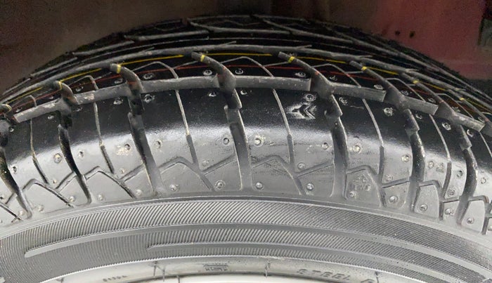 2014 Hyundai Eon ERA PLUS, Petrol, Manual, 8,783 km, Right Front Tyre Tread