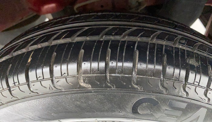 2014 Hyundai Eon ERA PLUS, Petrol, Manual, 8,783 km, Left Rear Tyre Tread