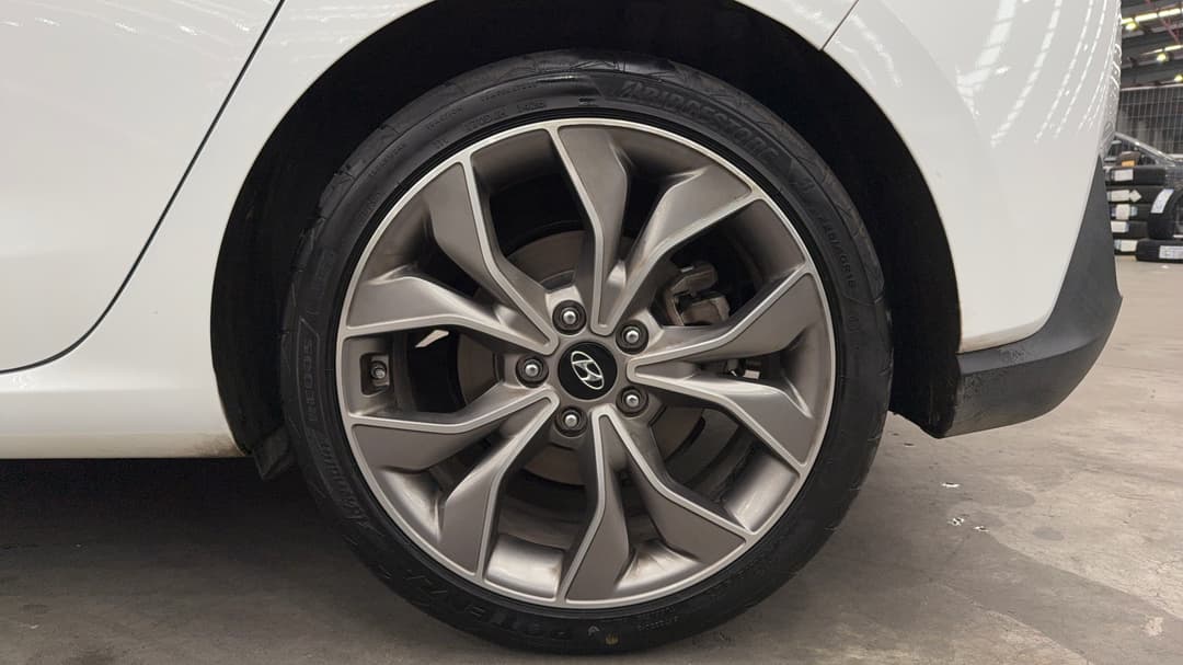 2023 Hyundai i30 N Line, Automatic, 52000 km, Right Rear Wheel