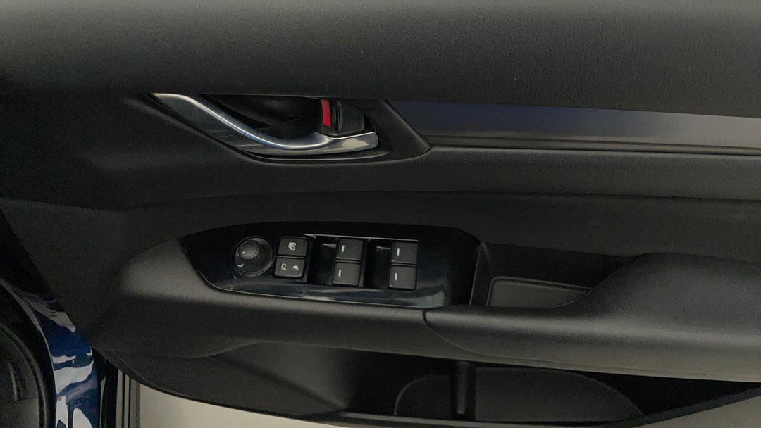 2017 Mazda CX-5 Maxx (4x2), Automatic, 109041 km, Drivers Side Door Panel Controls