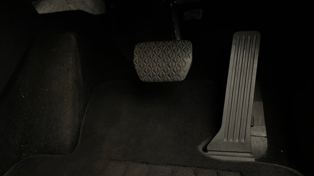 2017 Mazda CX-5 Maxx (4x2), Automatic, 109041 km, Pedals and Footmat