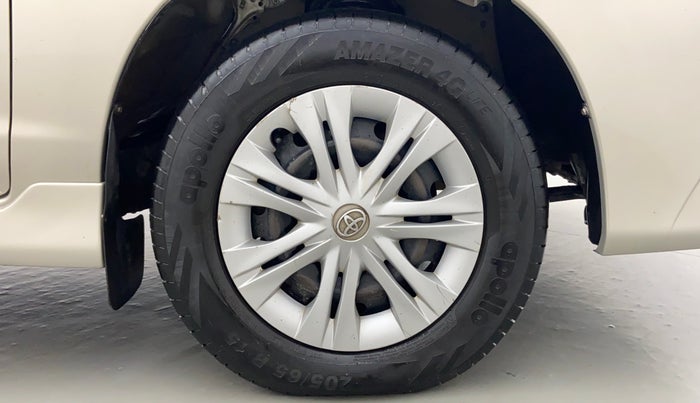 2015 Toyota Innova 2.5 GX 8 STR BS IV, Diesel, Manual, 1,30,247 km, Right Front Tyre