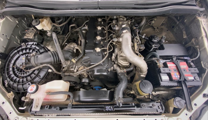 2015 Toyota Innova 2.5 GX 8 STR BS IV, Diesel, Manual, 1,30,247 km, Engine Bonet View
