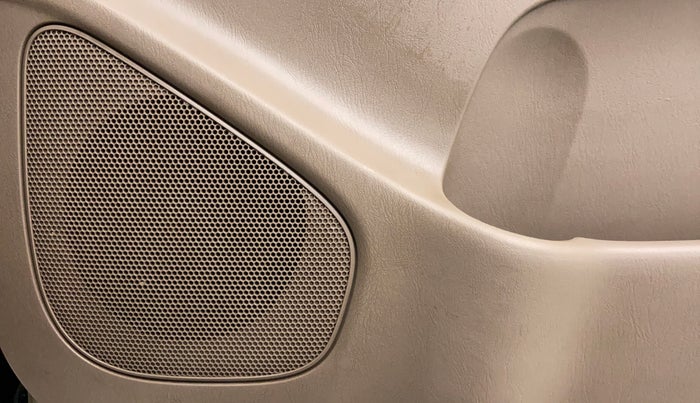 2015 Toyota Innova 2.5 GX 8 STR BS IV, Diesel, Manual, 1,30,247 km, Speakers