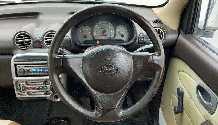 2010 Hyundai Santro Xing GL, Petrol, Manual, 1,05,287 km, Steering Wheel Close Up