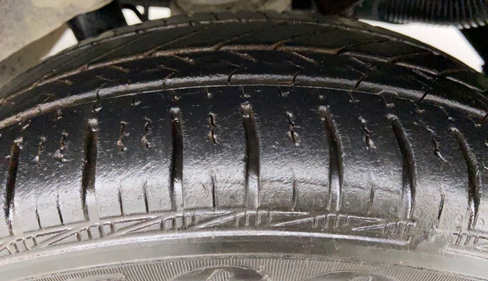 2010 Hyundai Santro Xing GL, Petrol, Manual, 1,05,287 km, Left Rear Tyre Tread