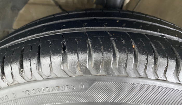 2018 Maruti Dzire VXI, Petrol, Manual, 15,571 km, Left Front Tyre Tread