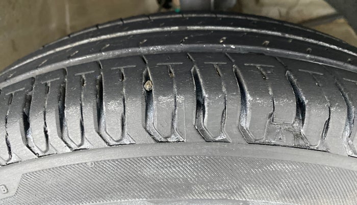 2018 Maruti Dzire VXI, Petrol, Manual, 15,571 km, Right Front Tyre Tread