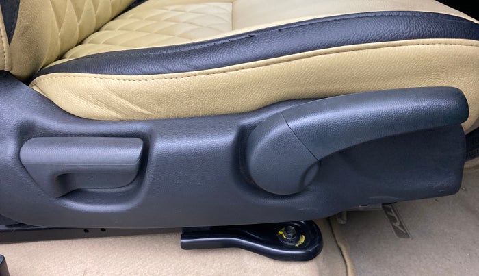 2019 Honda City V MT PETROL, Petrol, Manual, 34,374 km, Driver Side Adjustment Panel