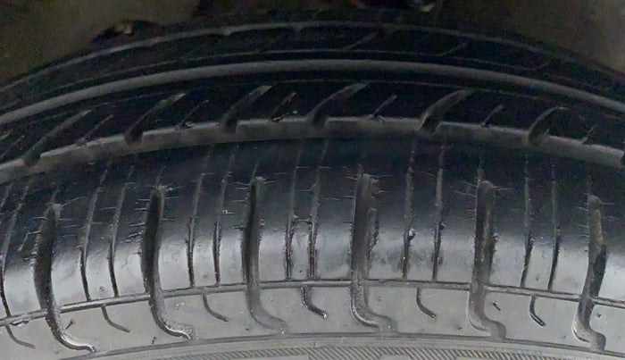 2015 Maruti Alto 800 LXI, Petrol, Manual, 11,296 km, Left Front Tyre Tread