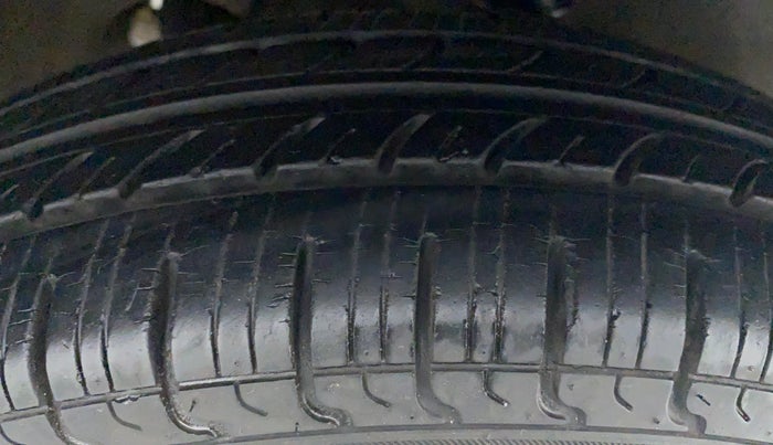 2015 Maruti Alto 800 LXI, Petrol, Manual, 11,296 km, Left Rear Tyre Tread