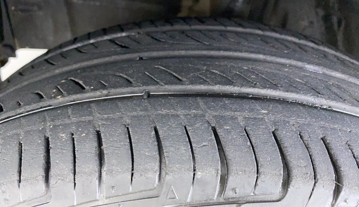 2011 Toyota Etios G, Petrol, Manual, 81,055 km, Left Front Tyre Tread