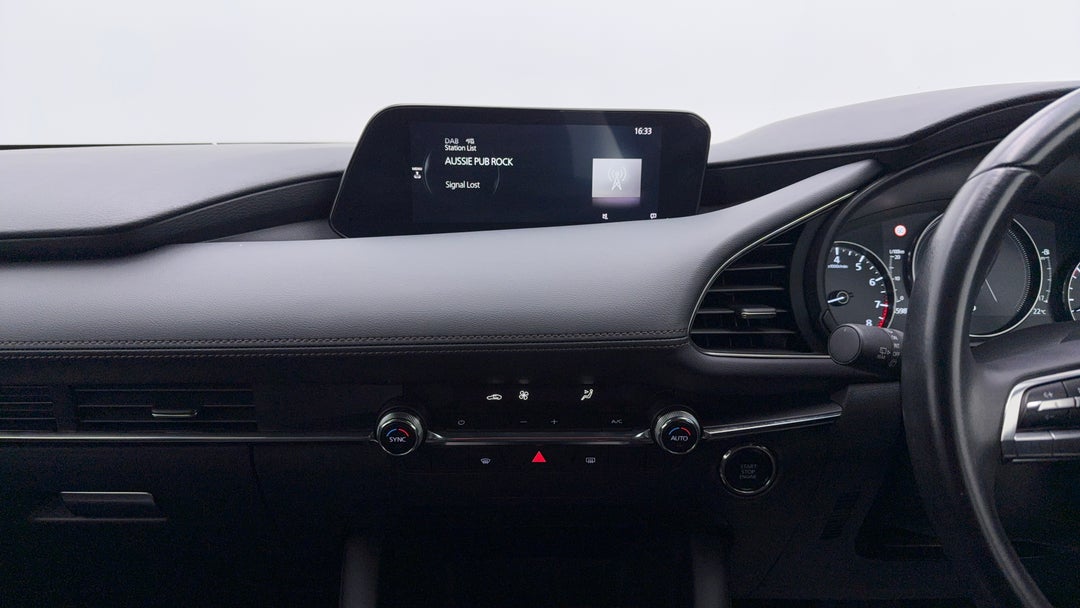 2022 Mazda 3 G20 Touring, Automatic, 35982 km, Center Console