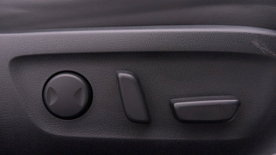 2022 Mazda 3 G20 Touring, Automatic, 35982 km, Drivers Side Adjustment Panel