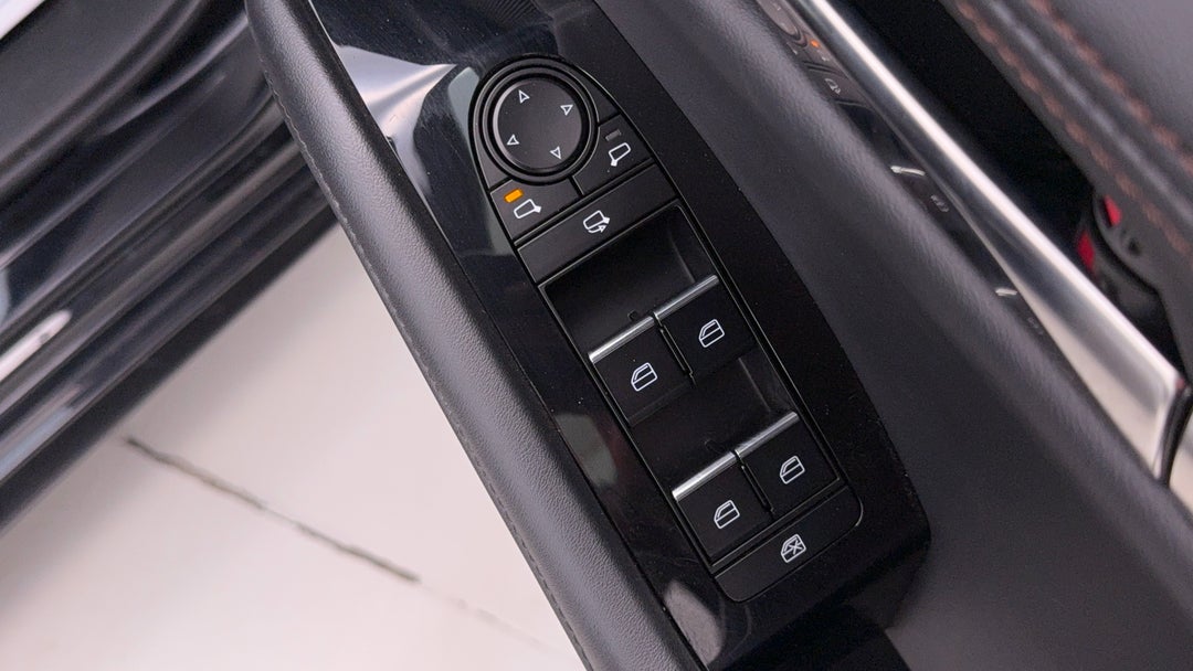 2022 Mazda 3 G20 Touring, Automatic, 35982 km, Drivers Side Door Panel Controls