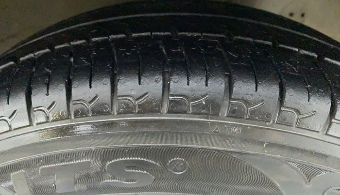 2015 Hyundai Eon ERA PLUS, Petrol, Manual, 65,441 km, Right Front Tyre Tread