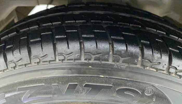 2015 Hyundai Eon ERA PLUS, Petrol, Manual, 65,441 km, Right Rear Tyre Tread