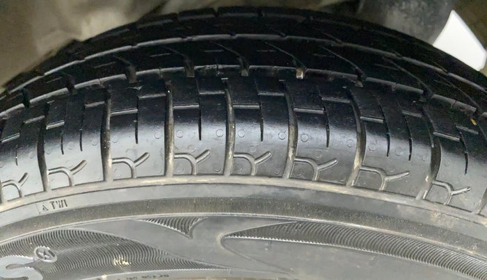 2015 Hyundai Eon ERA PLUS, Petrol, Manual, 65,441 km, Left Rear Tyre Tread