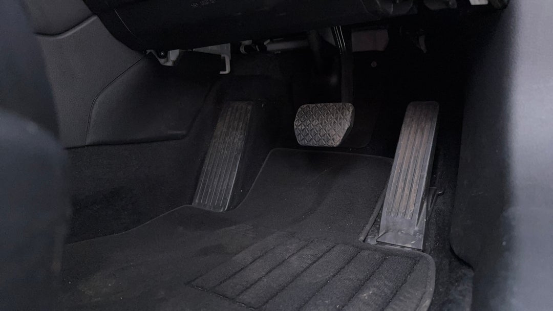 2021 Mazda 3 G25 Gt, Automatic, 57512 km, Pedals and Footmat